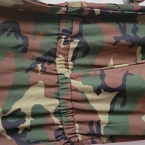 Beautiful camouflage short sleeve zipper front wide leg jumper nwot - Picture 6 of 6